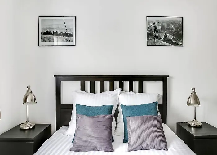 Memorial-sleep In Normandie * Caen