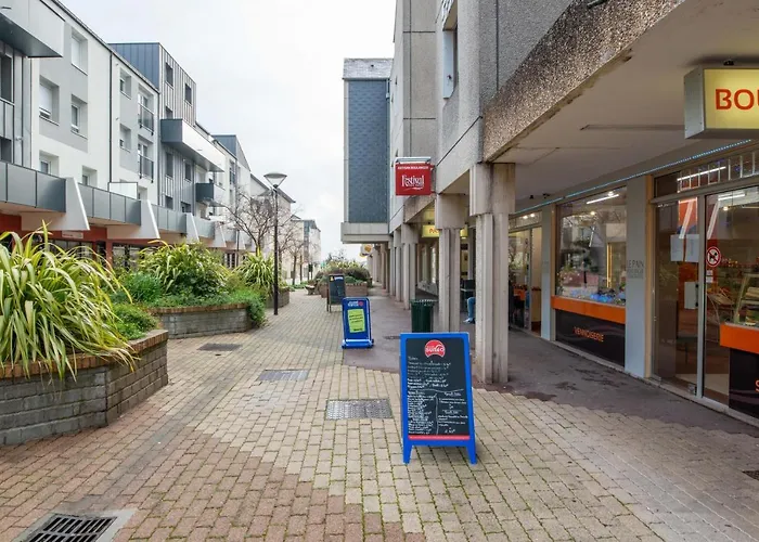 Memorial-sleep In Normandie Caen