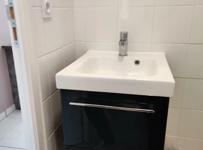 Memorial-sleep In Normandie * Caen