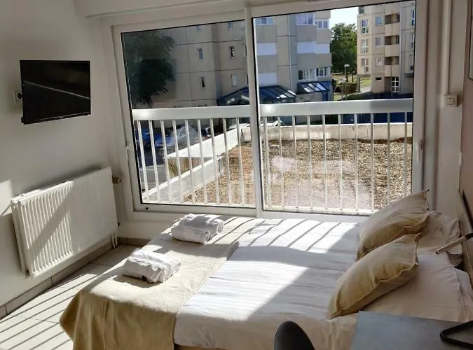 Memorial-sleep In Normandie * Caen